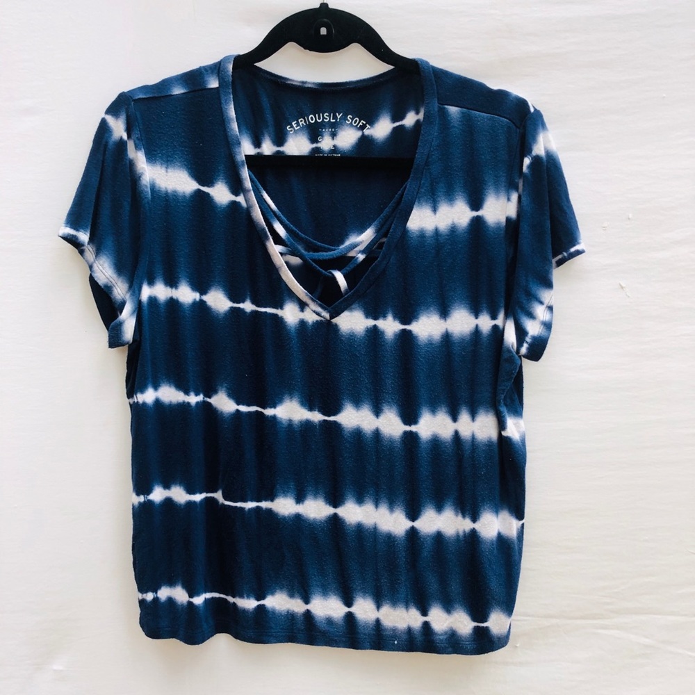 Super soft Aero V-neck, batik T-shirt